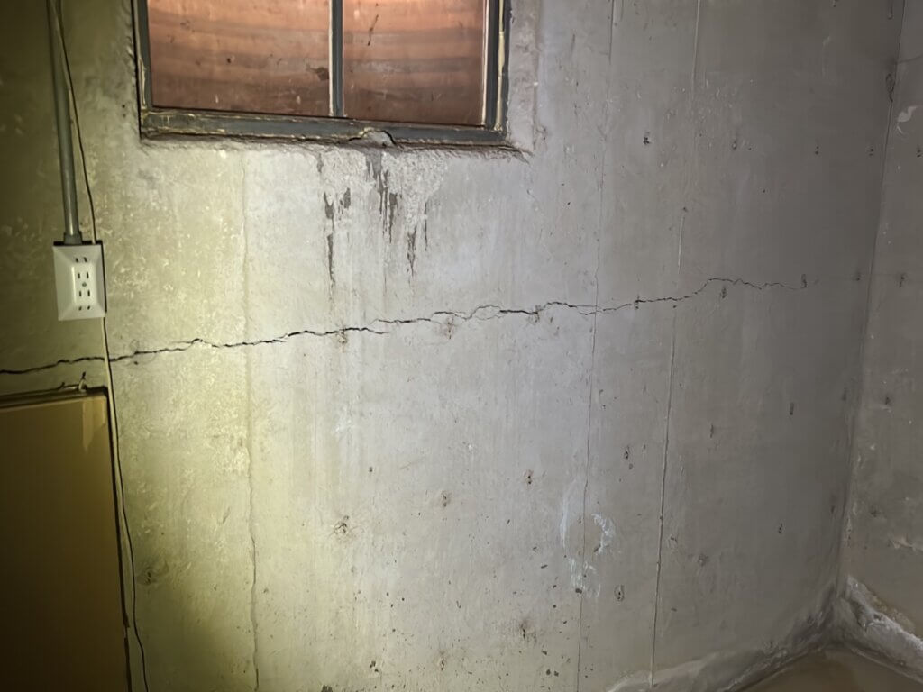 Inspecting Structure - horizontal foundation cracks