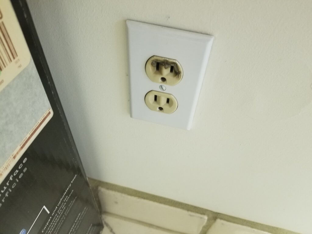 Ungrounded outlet 3 prong
