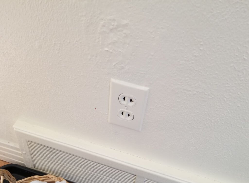 Ungrounded outlet 2 prong.