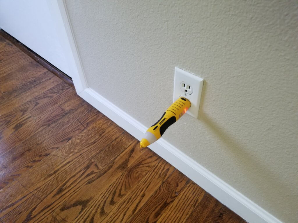 No way to tell if the outlet is ungrounded without a tester.